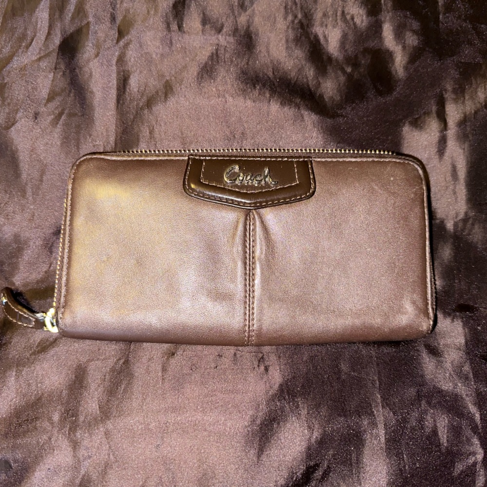 authentic coach wallet in a good condition